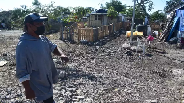 Las casas, improvisadas con cartón y plástico, no retienen el calor