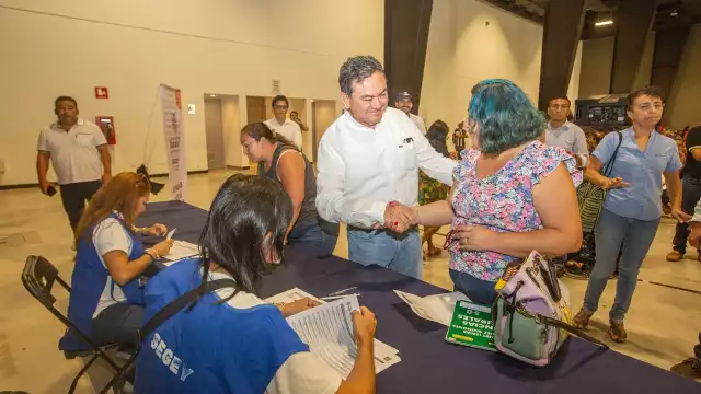 En la primera jornada de entregas se benefició a los alumnos de Umán, Celestún y Kinchil