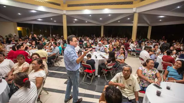 Liborio Vidal se reunió con vecinos de colonias del Oriente de Mérida