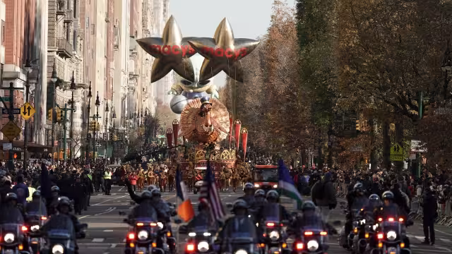 Globos y estrellas animan el gran desfile de Acción de Gracias de Nueva York
