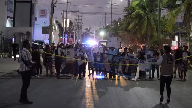 El contingente que partió de la glorieta del Albañil y se dirigió hacia la Fiscalía General del Estado
