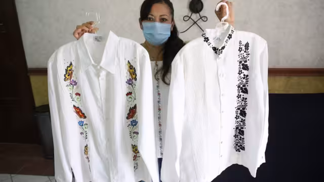 La guayabera es una de las vestimentas más características de Yucatán, y cada 21 de marzo se le celebra