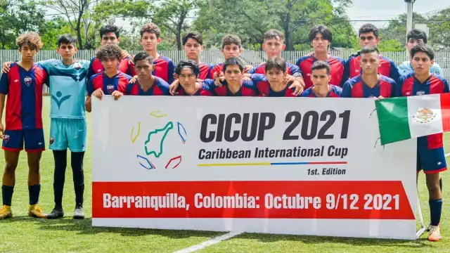 El profesor Gustavo Escobedo destacó la participación de los jóvenes, quienes lucieron de buena manera