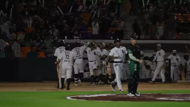 Los Tigres de Quintana Roo celebraron su victoria en el recién reinaugurado Estado 'Beto Ávila', su casa en Cancún