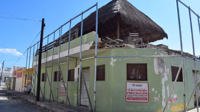 El bar de Progreso ha sido acordonado con barras de metal para evitar otro accidente