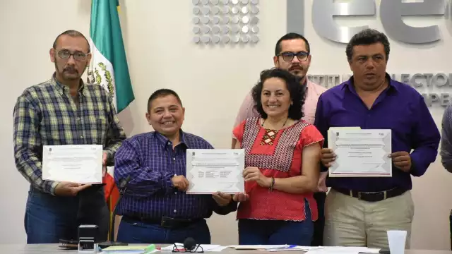 Dos aspirantes ya recibieron su constancia de intención por parte del órgano electoral