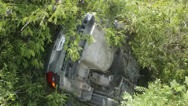 El vehículo resultó con daños considerables tras el accidente en el Periférico Valladolid-Mérida a la altura de una comisaría en Tizimín