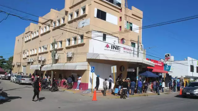 El paro nacional "Un día sin nosotras" se lleva a cabo un día después de la conmemoración del Día de la Mujer