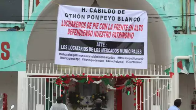 En tanto, en el mercado Ignacio Manuel Altamirano se tiene un padrón de 300 locatarios