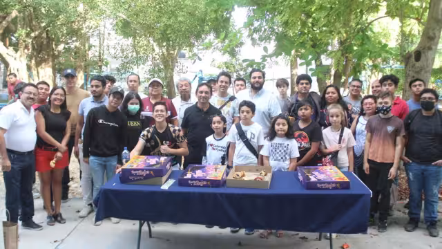 Todos los participantes y sus acompañantes participaron también en la tradicional partida de la Rosca de Reyes