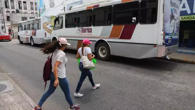 Las autoridades estatales emitieron nuevas medidas sanitarias para transitar en el transporte público Foto: Luis Payán