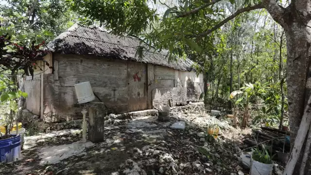 A los residentes del asentamiento Kilómetro 55 les han dejado un documento en el que se avisa de la suspensión del suministro