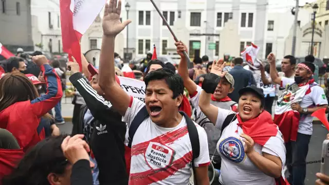 Manifestantes en varios puntos de Perú rechazan a Boluarte y piden comicios