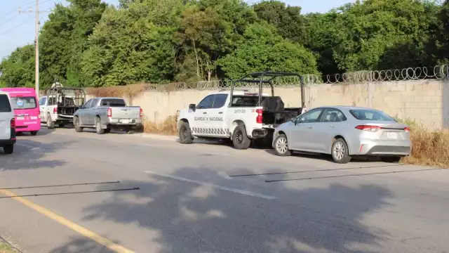 La Guardia Nacional montó vigilancia afuera del inmueble mientras elementos de la FGR realizaban un cateo