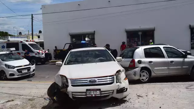 Policía Municipal de Progreso cerraron la calle debido al conflicto entre los conductores