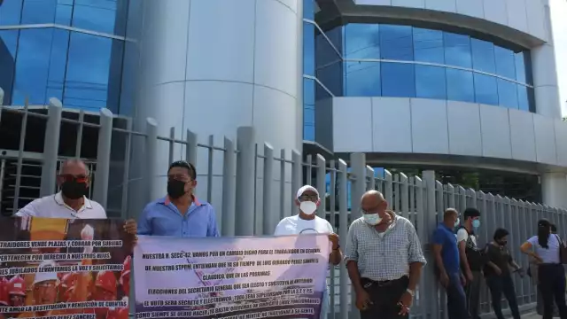 Trabajadores pidieron a Luis Gerardo Pérez Sánchez que renuncie, por los múltiples atropellos que ha cometido junto con su directiva