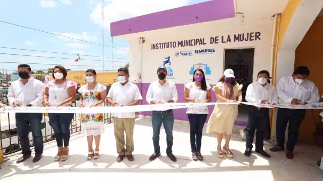 Mauricio Vila y autoridades municipales de Acanceh inauguraron e nuevo Instituto de la Mujer