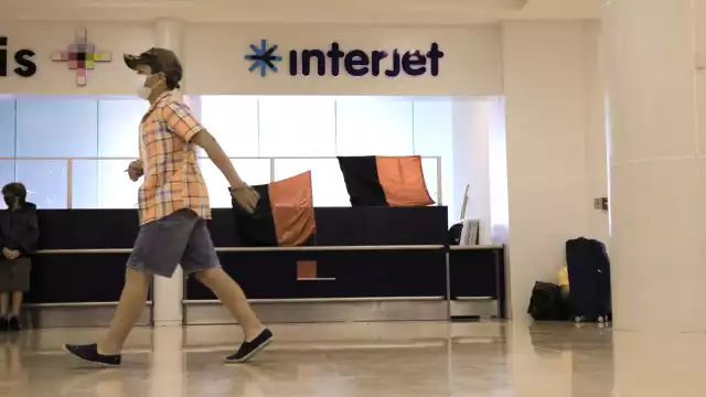 Los módulos de la aerolínea en Cancún se mantienen cerrados