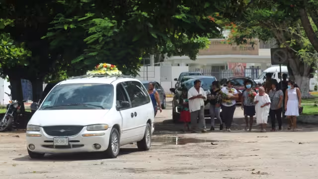 La tarde de ayer martes la policía, junto con criminalistas, realizaron la reconstrucción de los hechos en la vivienda ubicada en la esquina del polifuncional
