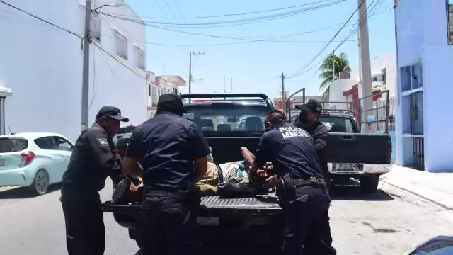 El hombre fue trasladado a la cárcel municipal luego de golpear y escupir a los policías
