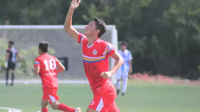 Pioneros Junior le quito el invicto de seis juegos ganados a Puerto Aventuras FC