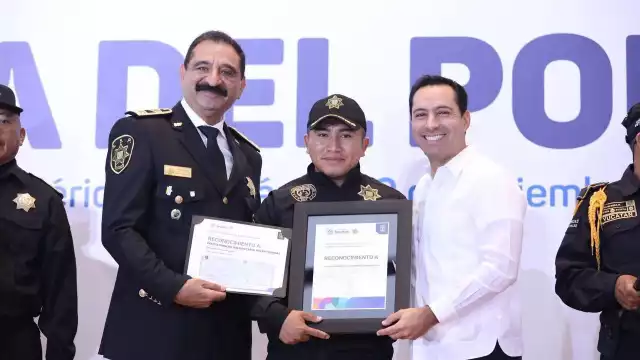 El Gobernador de Yucatán celebra el Día del Policía