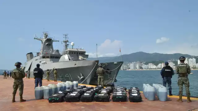 Marina y Ejército decomisan más de mil kilos de cocaína y combustible en Guerrero