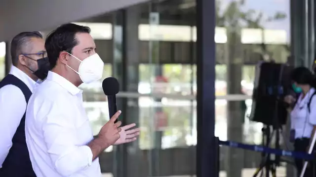 Vila Dosal afirmó que al agotarse las vacunas Pfizer, a los asistentes se les dio un vale para que su espera no haya sido en vano