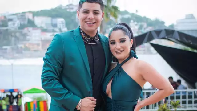 El vocalista Eduin Caz compartió a través de sus historias de Instagram una foto en la que añadiendo que subirá un video explicando el "chisme"