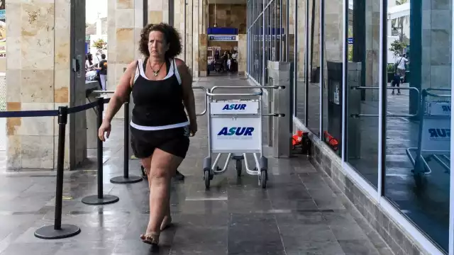 La historia de la dama norteamericana de entre 40 y 45 años de edad, comenzó el jueves 4 de marzo en la Terminal Tres