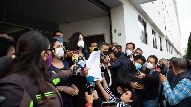 Los alcaldes se presentaron en la Fiscalía capitalina para denunciar los delitos de lesiones y el uso indebido del servicio público