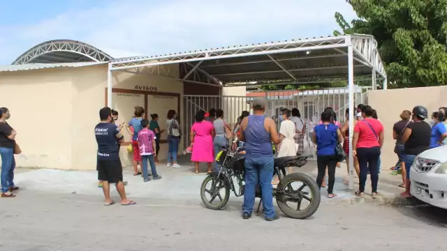 Aunque hay algunas escuelas que ya cerraron por la contingencia, hay otras que reciben a los alumnos por cualquier asesoría