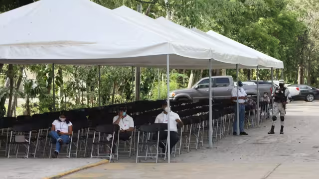 Sólo el personal de salud ocupó por un momento las sillas