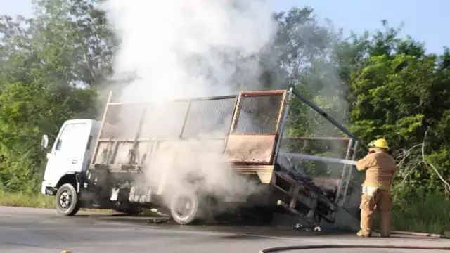 Al sitio arribó la unidad de bomberos 777 de la Secretaría de Seguridad Pública del estado (SSP)