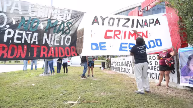 Se manifestaron en el antimonumento situado sobre la avenida Tulum, frente a plaza Las Américas