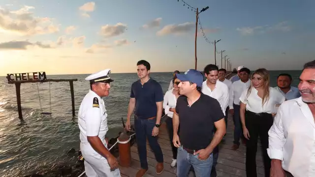 El muelle de Chelem tiene 102 metros de largo y está decorado con la fi gura de un megalodón y columpios