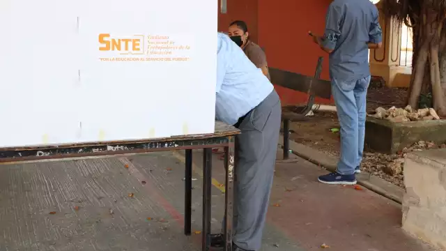 Docentes señalaron que no pudieron votar por falta de actualización en el padrón magisterial