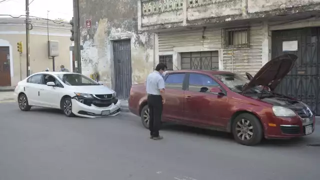 Los conductores de ambos autos llamaron a sus seguros