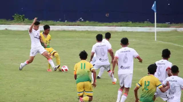 Desde el silbatazo inicial, los Venados tomaron la posesión del balón a su favor