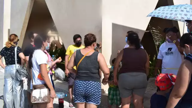 Visitantes no pudieron ingresar al "Museo del Meteorito" por que aún no se inaugura. Foto: Jesús López