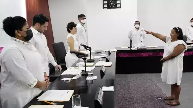 Durante la ceremonia estuvo presente Juanita Alonso Marrufo, alcaldesa de Cozumel para rendir testimonio