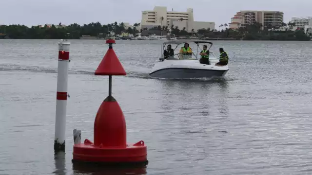 Cabe recordar que dos personas chocaron contra pilotes de madera durante la noche del viernes, siendo uno el que pudo salir de la laguna