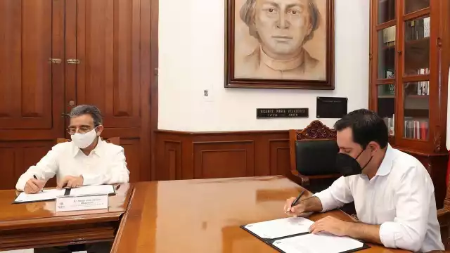 El gobernador Vila Dosal y el titular del Consejo de Notarios firmaron el convenio de descuento tambien para elemntos de la SSP