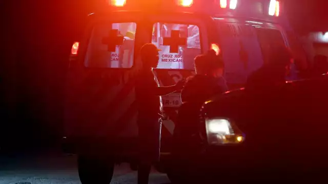 Elementos de emergencia atendieron a la mujer herida. Foto: Por Esto!