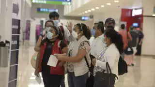 A partir de las 11:00 hasta las 16:00 horas llegan y salen el 831 y 833 de Aeroméxico