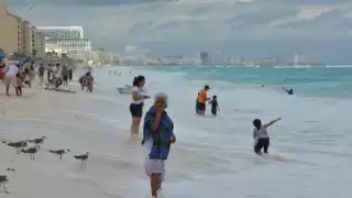 Algunos guardaron los trajes de baño para sacar del closet los suéteres y las chamarras