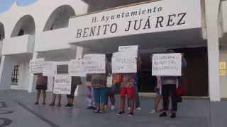Vecinos de la colonia Donceles en Cancún exponen minuta para proteger sus espacios