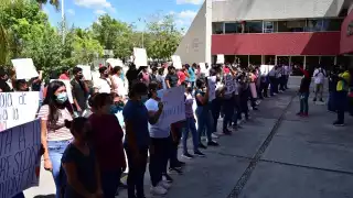 Los normalistas exigieron la intervención de la Seduc para detener el paro de labores de docentes en la Escuela Normal Rural de Hecelchakán