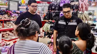DIF resguarda a cuatro menores hallados vendiendo en las calles de Playa del Carmen