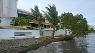 El Huracán Larry se mueve hacia el oeste-noroeste, enfilándose hacia Estados Unidos, según el informe del NHC